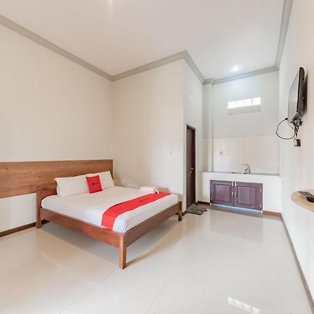 Hotel Reddoorz Near Gor Sempaja Samarinda Exterior foto