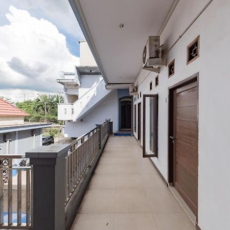 Hotel Reddoorz Near Gor Sempaja Samarinda Exterior foto