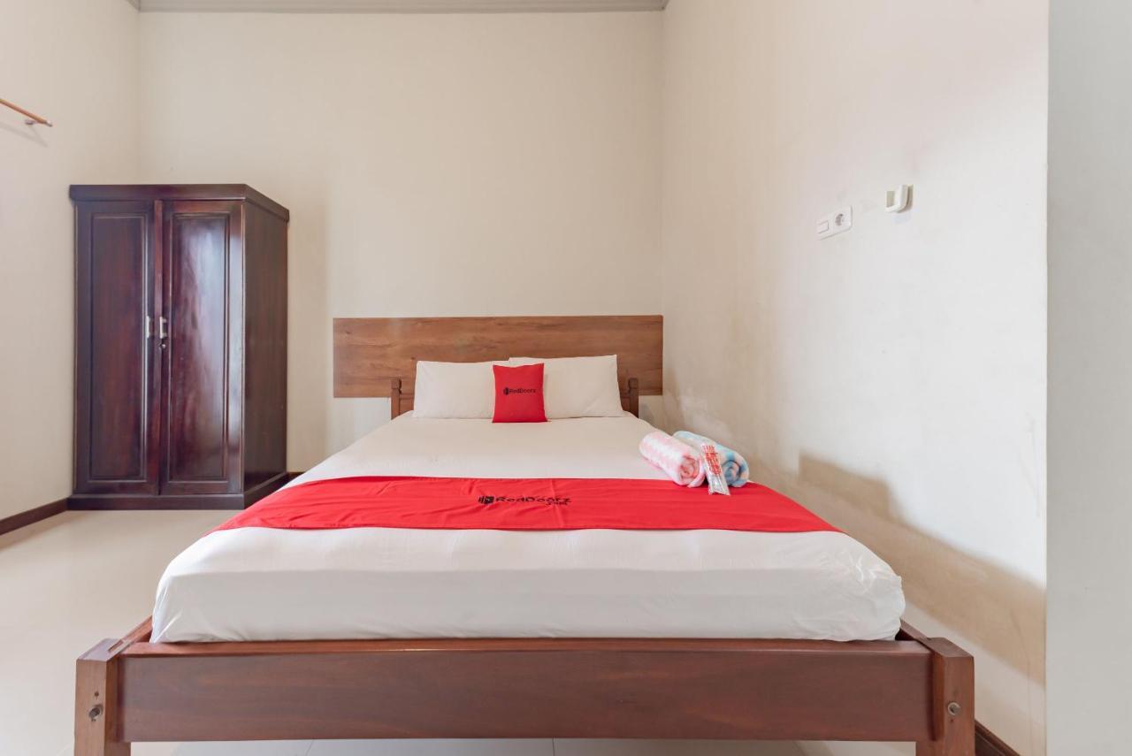 Hotel Reddoorz Near Gor Sempaja Samarinda Exterior foto