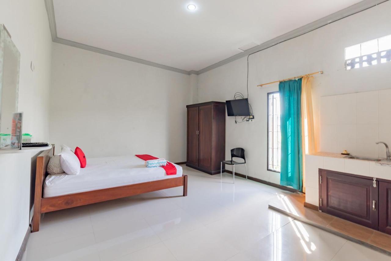 Hotel Reddoorz Near Gor Sempaja Samarinda Exterior foto
