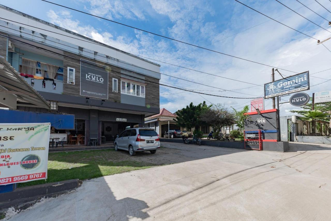 Hotel Reddoorz Near Gor Sempaja Samarinda Exterior foto