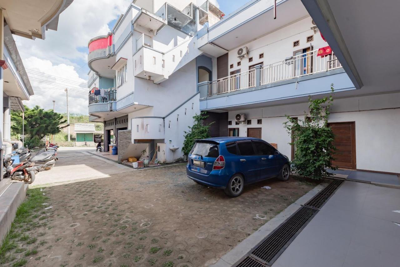 Hotel Reddoorz Near Gor Sempaja Samarinda Exterior foto